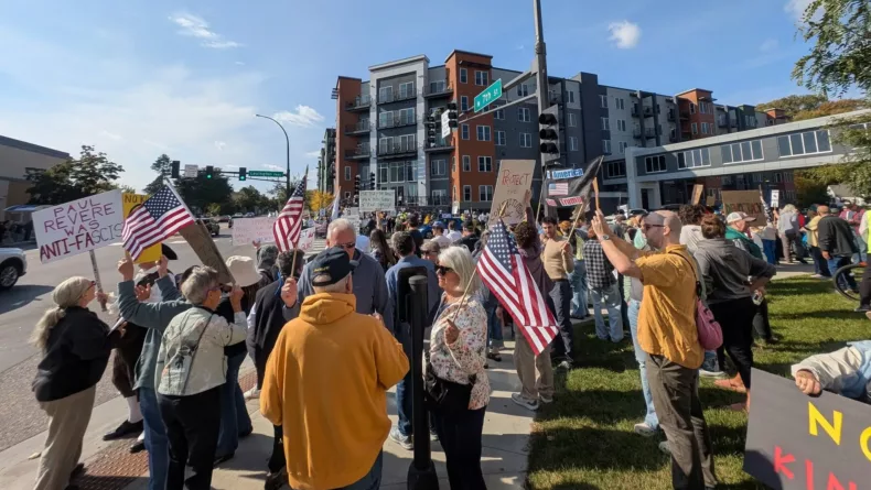 People gathered at West 7th and Lexington as part of the October 18, 2025 No Kings rally, one of 2700 rallies held across the United States. Photo Cresit Melissa Wenzel