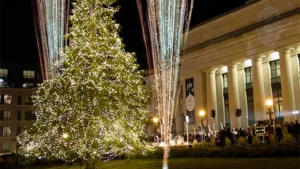 Holiday Tree Lighting & Movie Night, December 6, 5:00 p.m. - 8:30 p.m. Union Depot. Free.